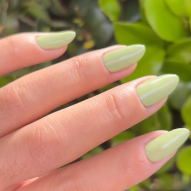 mint green nails