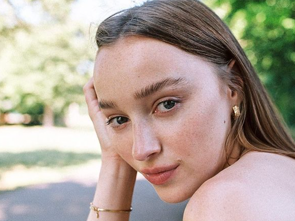 The Face Oil Phoebe Dynevor Uses Twice a Day For Glowing Skin