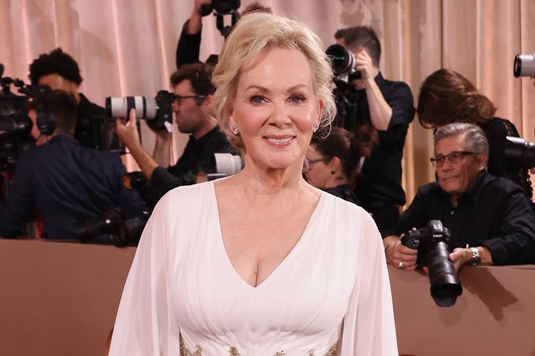 BEVERLY HILLS, CALIFORNIA - JANUARY 11: (FOR EDITORIAL USE ONLY) Jean Smart attends the 83rd Annual Golden Globe Awards at The Beverly Hilton on January 11, 2026 in Beverly Hills, California. (Photo by John Shearer/WireImage)