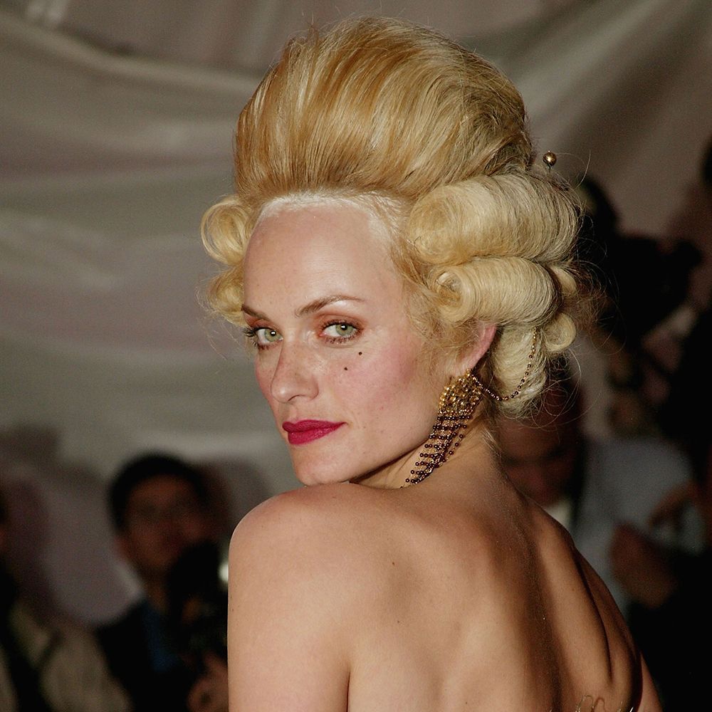 amber valletta met gala hair 2004