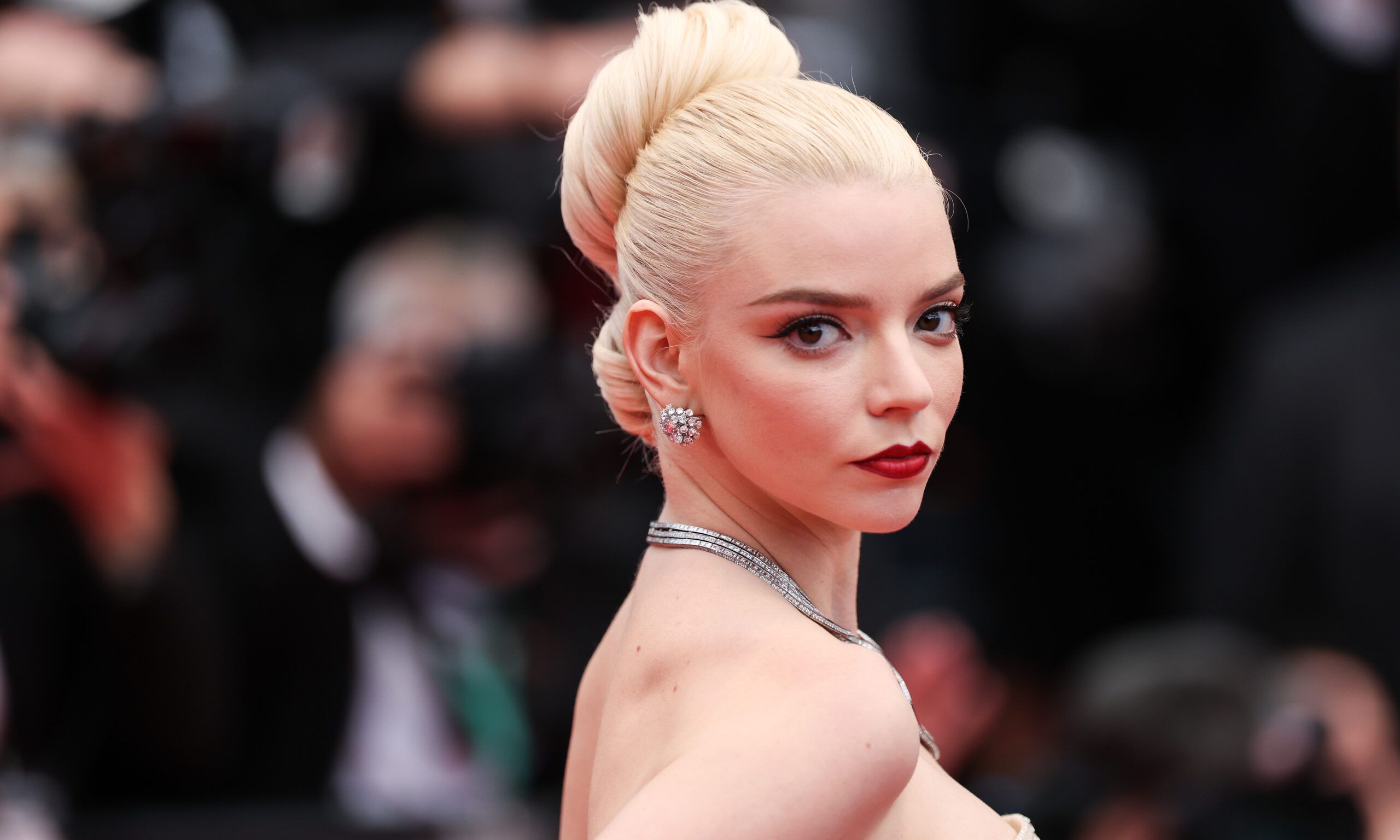 anya joy-taylor red lip