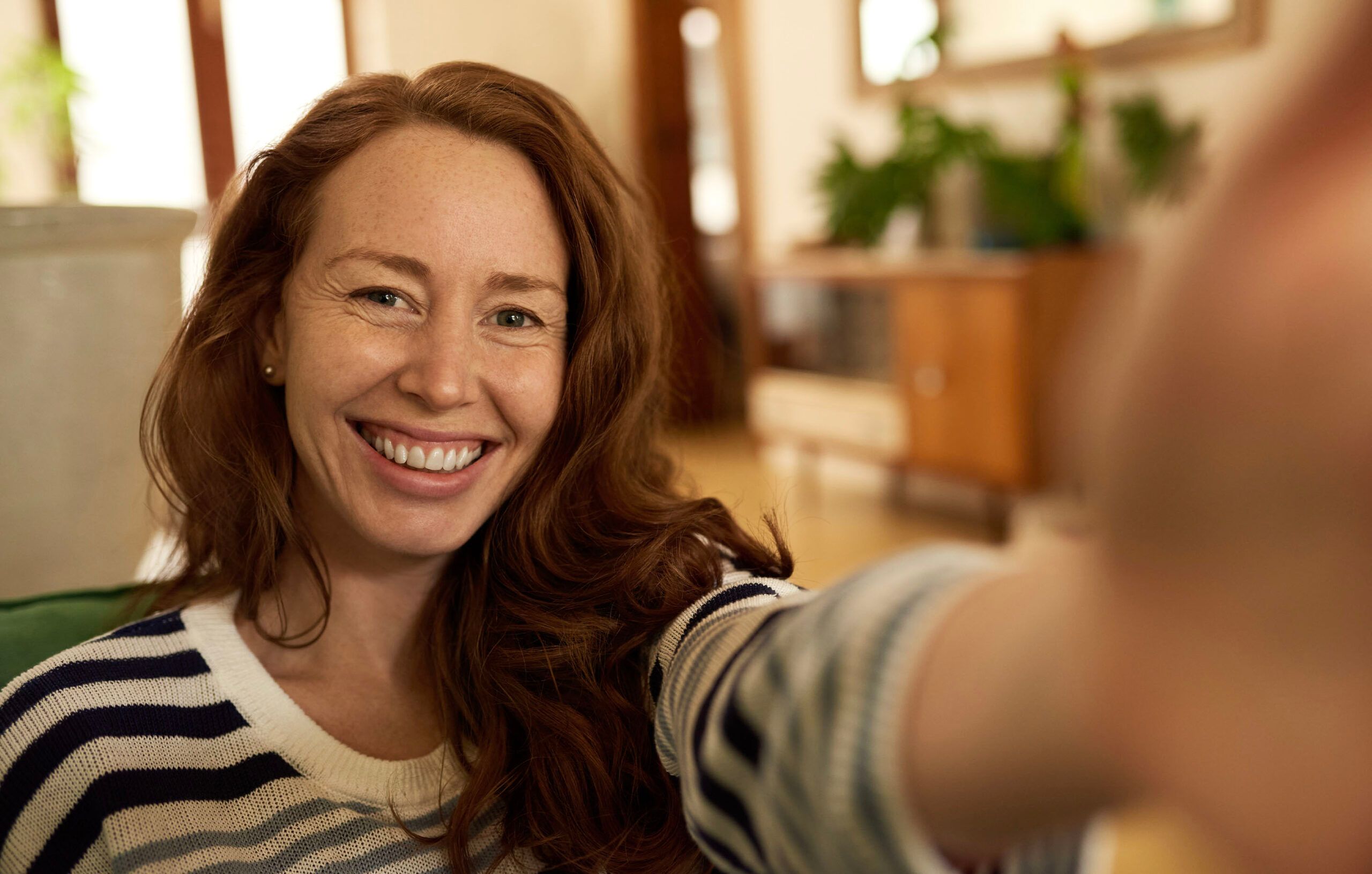 The Simple Trick to Looking Slimmer in Photos, According to a New Study