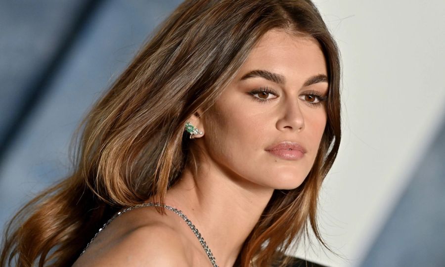 kaia gerber dark brunette hair