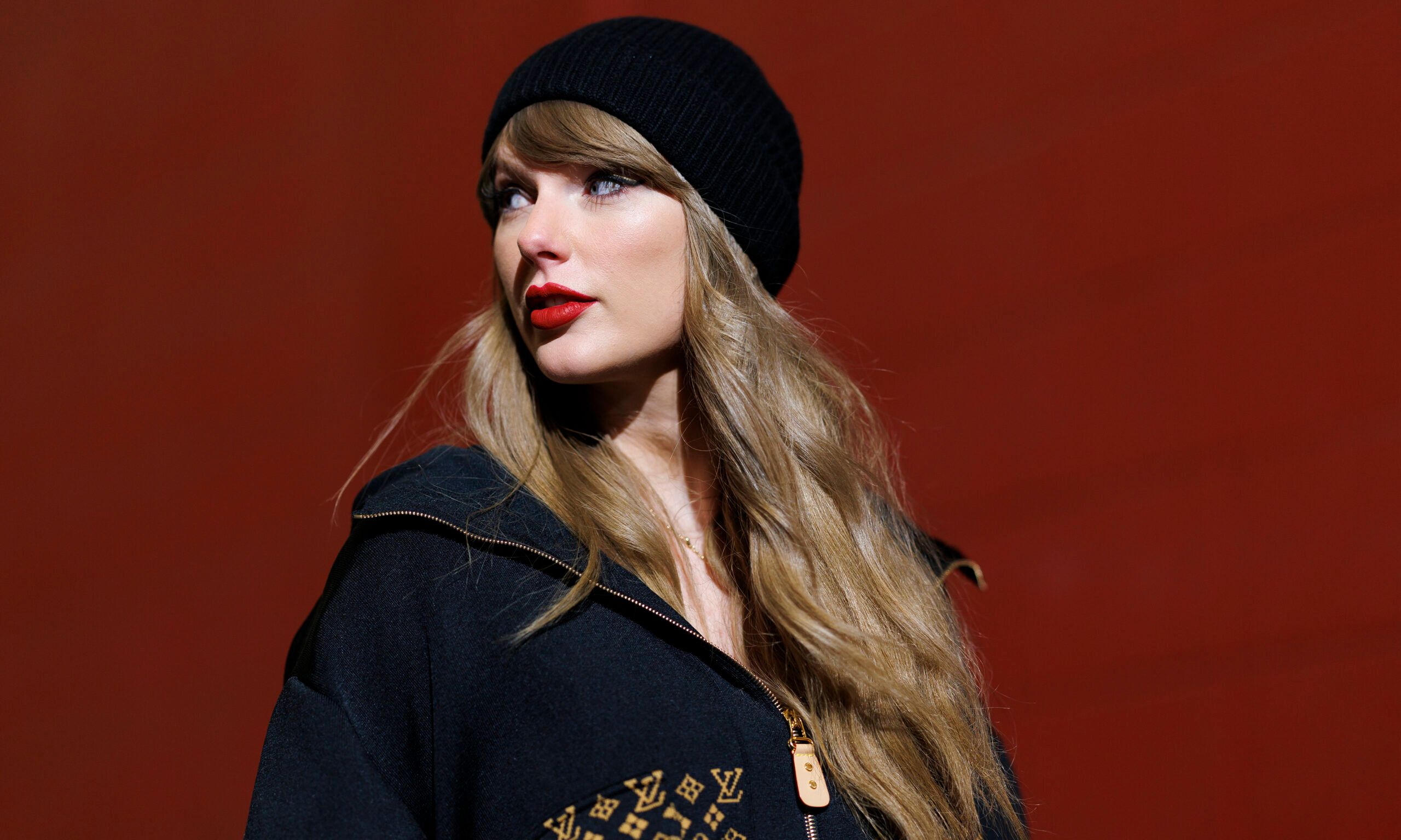 Taylor Swift arrives to the stadium prior to the AFC Championship game between the Buffalo Bills and the Kansas City Chiefs at GEHA Field at Arrowhead Stadium on January 26, 2025 in Kansas City, Missouri.