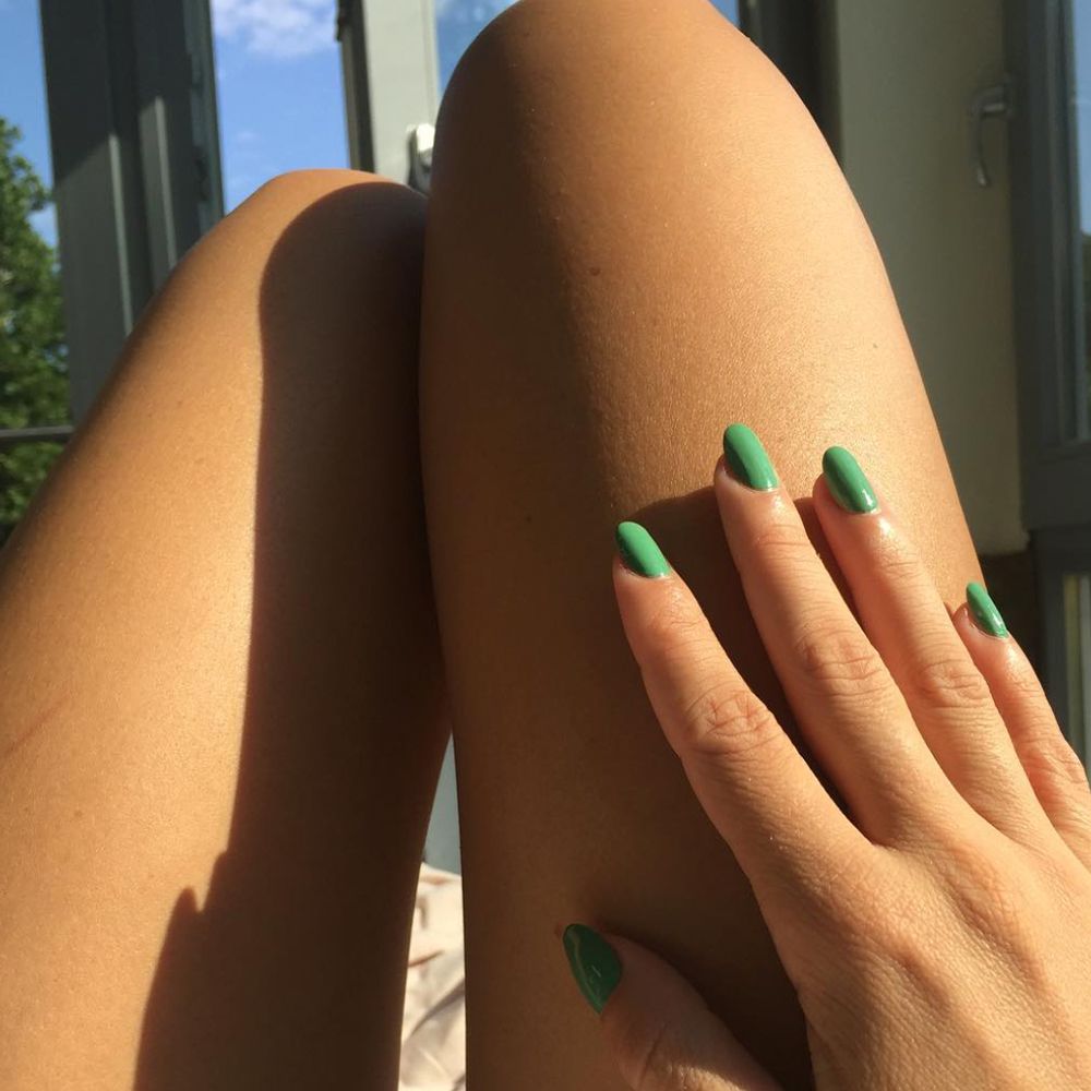 green-nails-holly-falcone