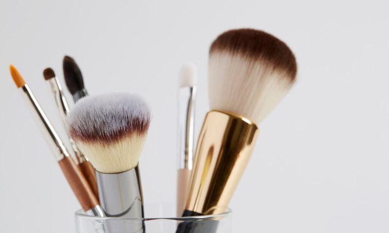 makeup brushes cleaning