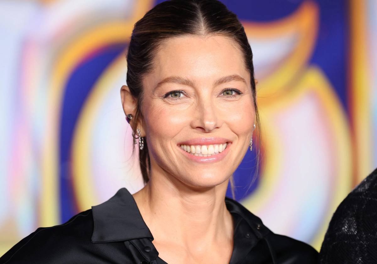 Leon Stringer Jessica Biel Shares Her 6 Everyday-Makeup Favorites | NewBeauty
