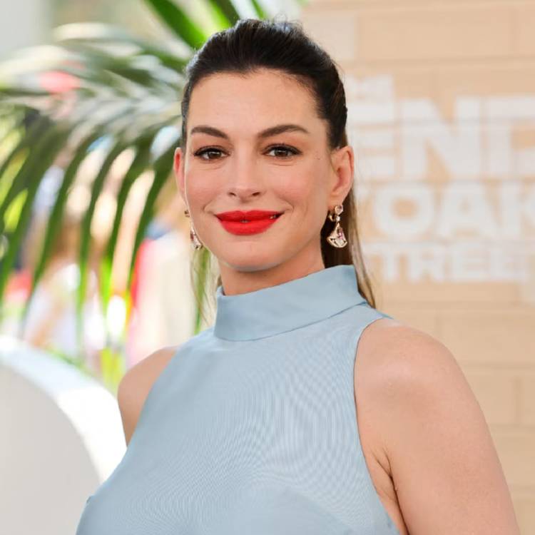 Anne Hathaway