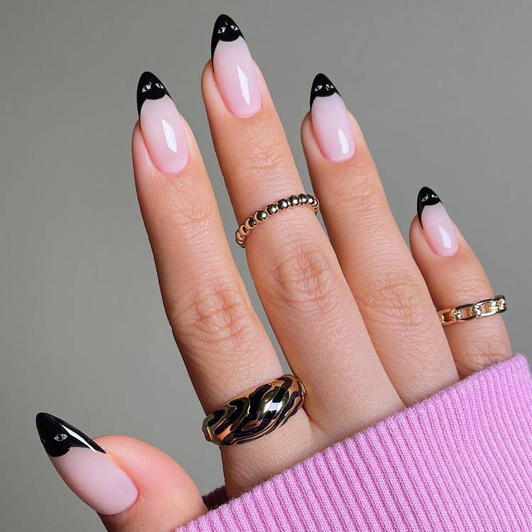 11 Minimalist Halloween Nails That Are Spooky-Chic Perfection