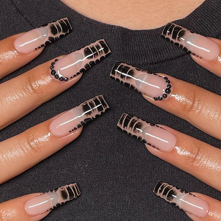 Mixed French manicure