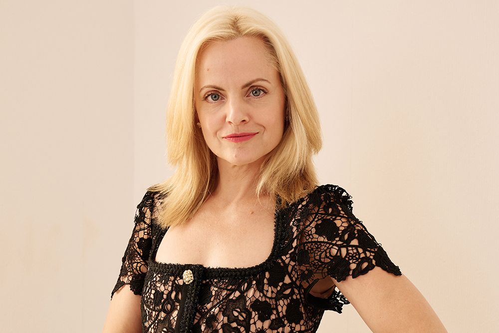 Exclusive: Mena Suvari Says Her Vampire Role Is the ‘Most Fun’ Character of Her Career