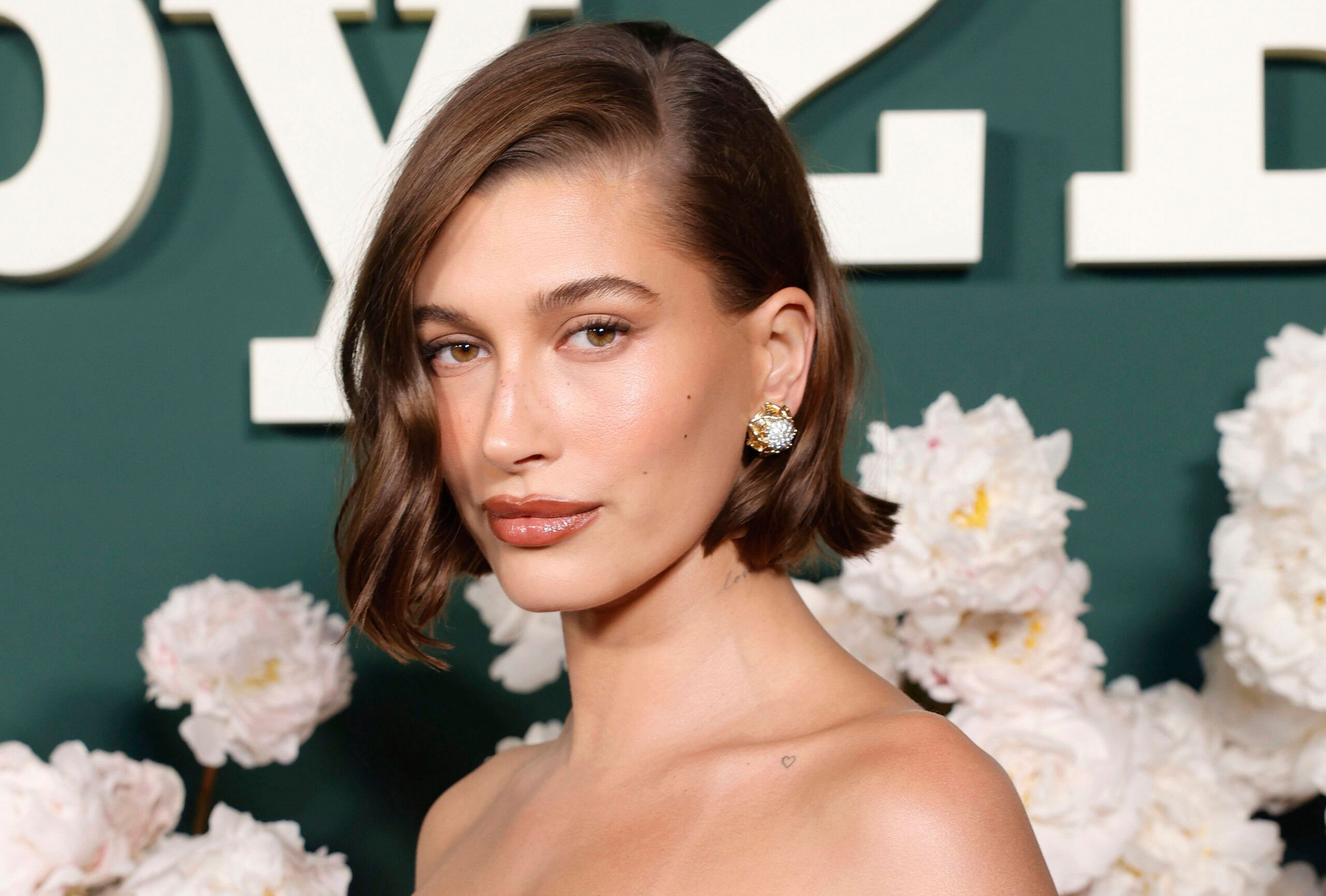 Hailey Bieber’s Makeup Artist Shares Her Trick For Makeup That Looks Like Photoshop