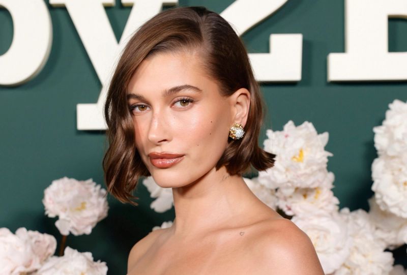 Hailey Bieber’s Makeup Artist Shares Her Trick For Makeup That Looks Like Photoshop