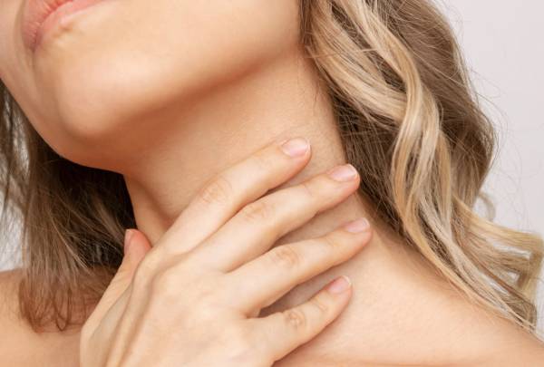 Neck Liposuction vs. Necklifts