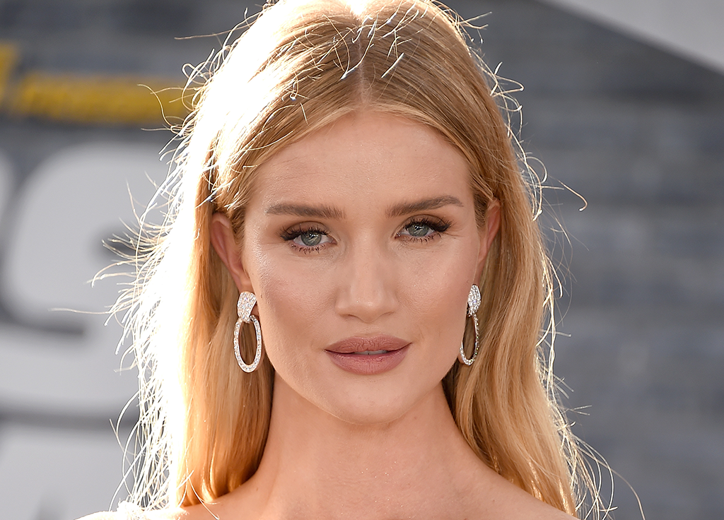 Rosie Huntington Whitely Says This Mascara Has Replaced Her Eyelash-Extension Habit