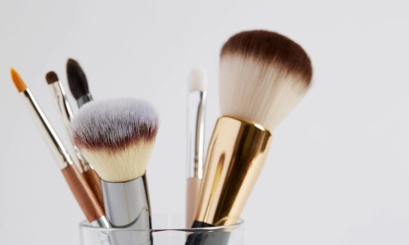makeup brushes cleaning