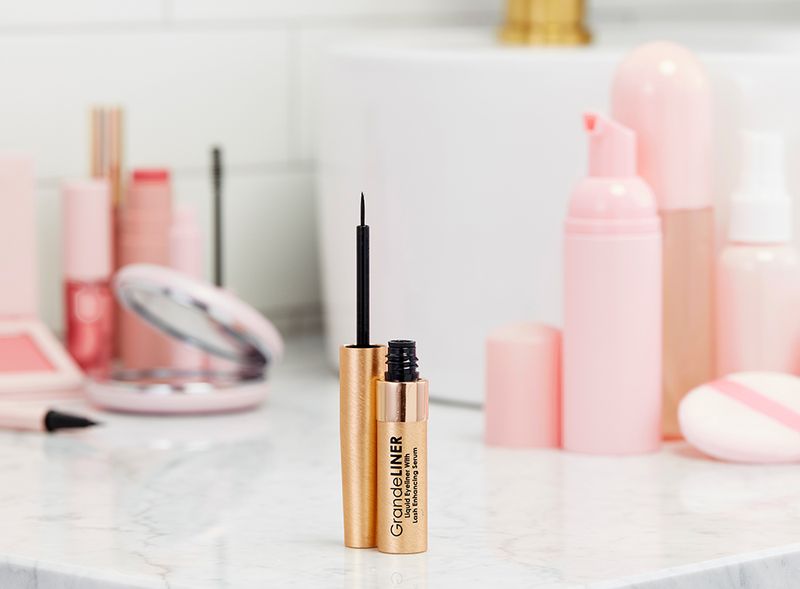 This Smudge-Free Liquid Eyeliner Also Contains Lash-Enhancing Serum
