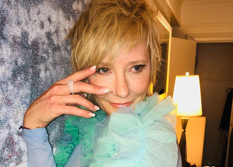 The ‘Cold-Finger’ Trick Anne Heche’s Makeup Artist Relies on After a Red-Eye