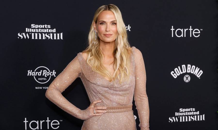 Molly Sims on the red carpet