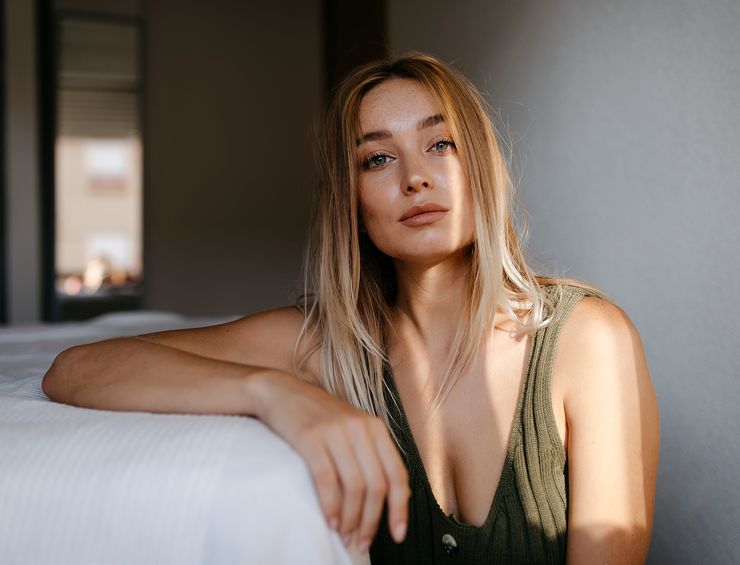 How to Style A Middle Part, According to Hairstylists