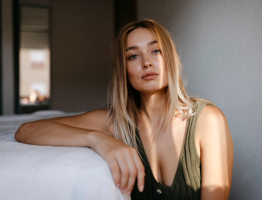 How to Style A Middle Part, According to Hairstylists