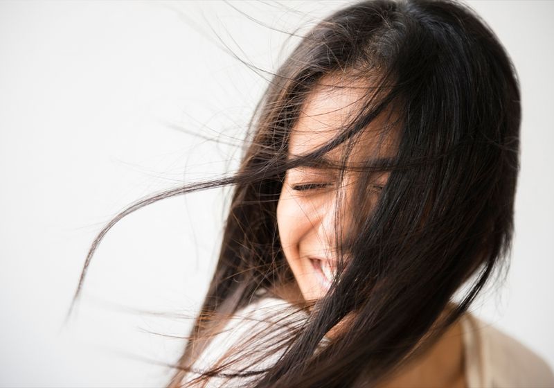 How to Air Dry Your Hair for a Smooth, Defined Result