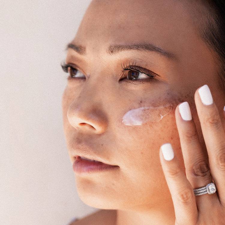 Apply Your Moisturizer The Right Way