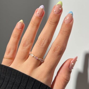 Pastel and pearl French manicure