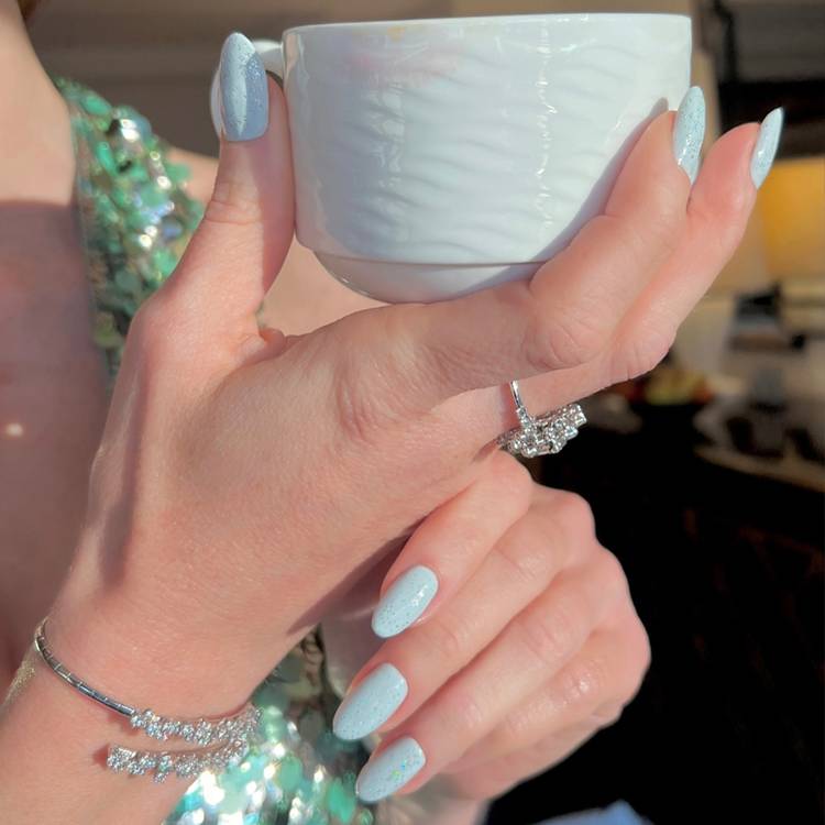 Julie Kandalec (@julieknailsnyc)