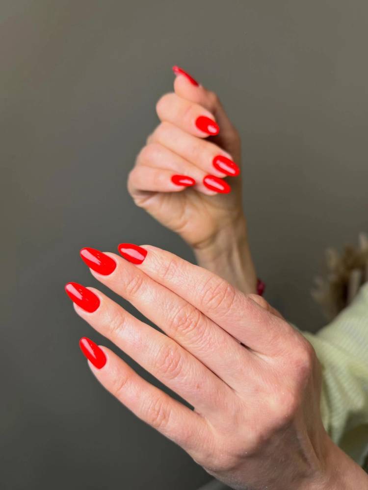 red nails