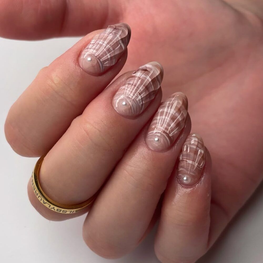 Seashell nails