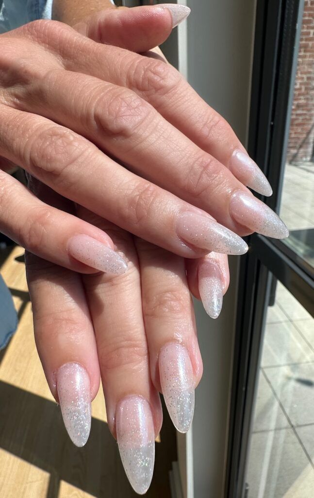 kristen-wiig-emmys-nails-2024