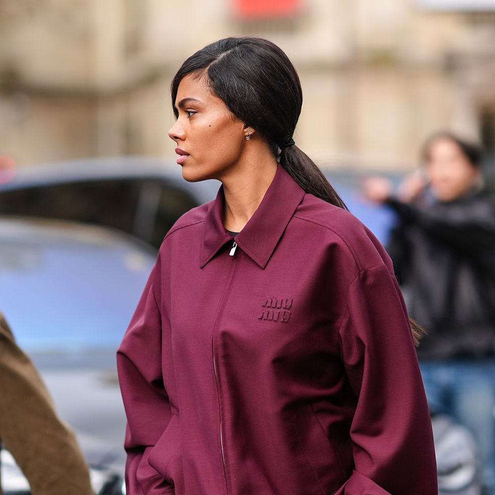 deep side part ponytail