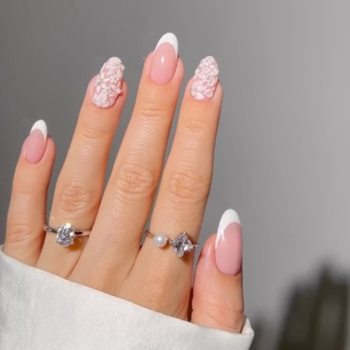 lace nails by IG @heygreatnails