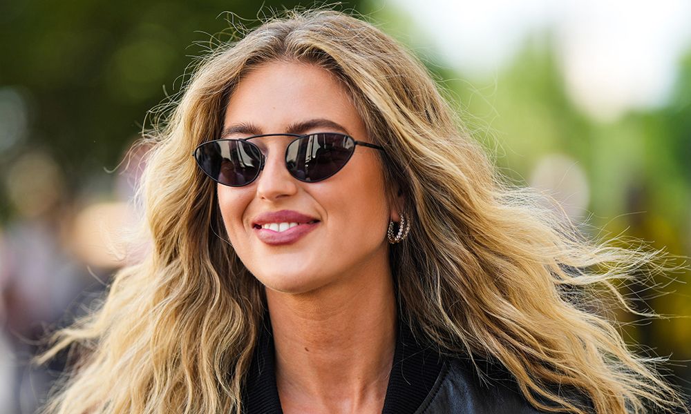 woman with blonde wavy hair