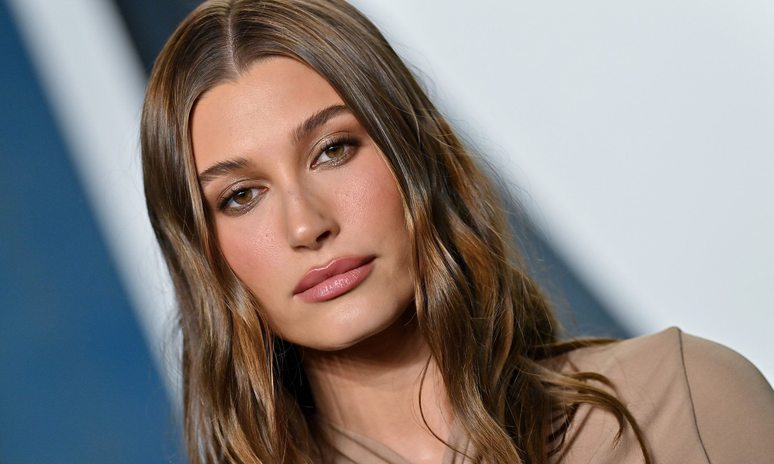 hailey bieber on-the-go makeup