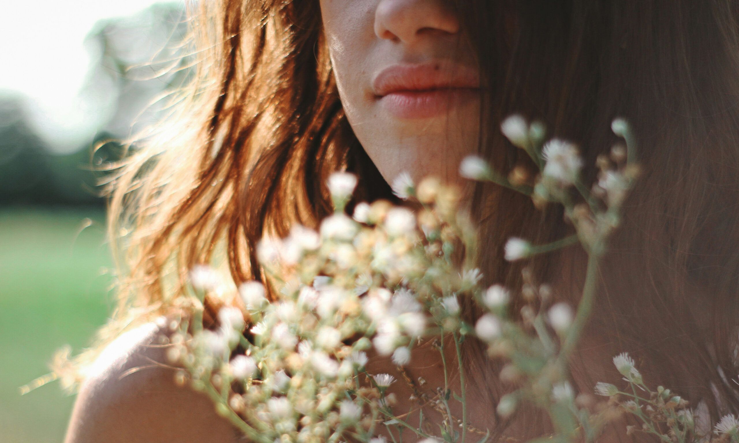 close up of outdoor bride holding flowers