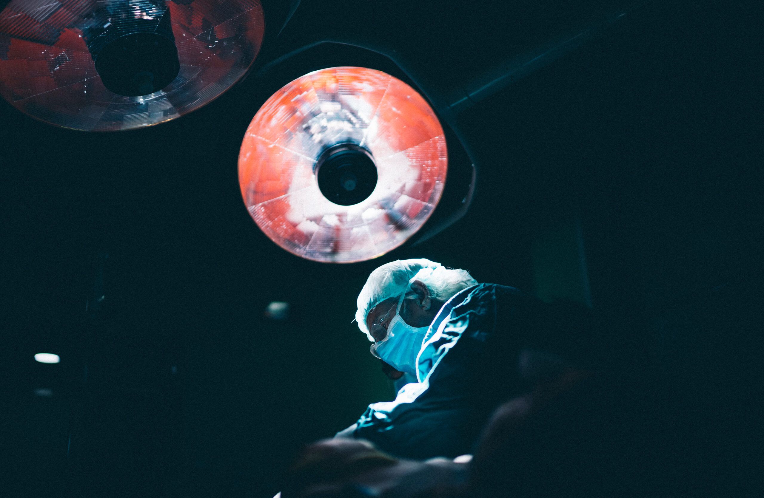 plastic surgeon requirements