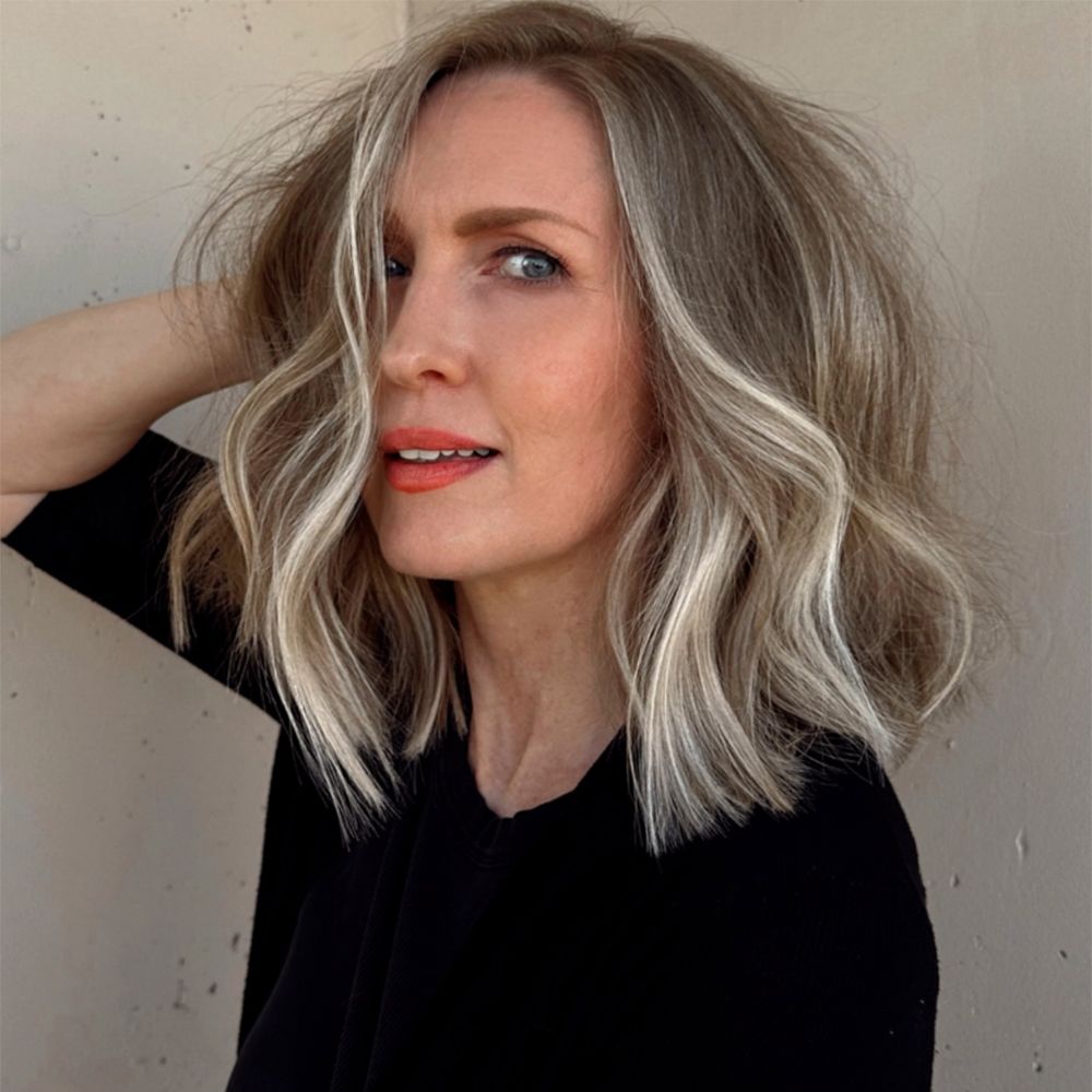 woman with should-length hair