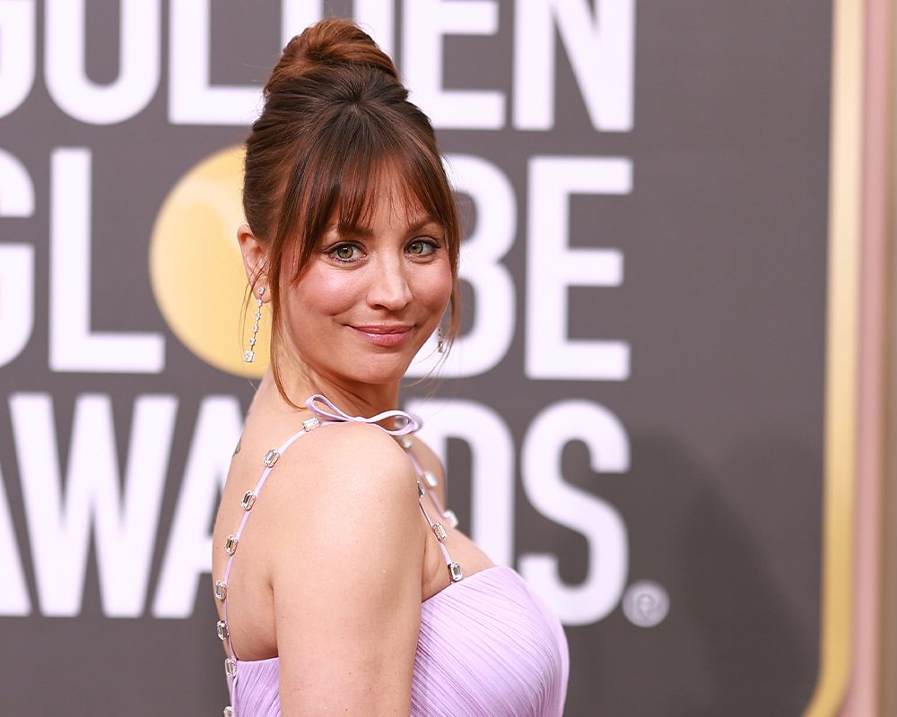 Kaley Cuoco Used This Pregnancy-Safe Depuffing Eye Mask Before Tonight’s Golden Globes