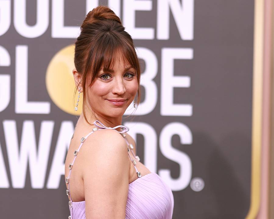 Kaley Cuoco Used This Pregnancy-Safe Depuffing Eye Mask Before Tonight’s Golden Globes