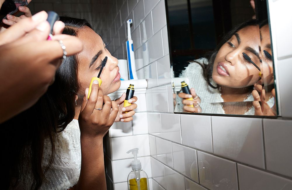 Pre-Shower Makeup: The Liberating Reason People Are Painting on a Full Face Before the Shower