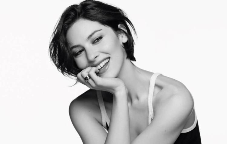 Gracie Abrams, the new face of Chanel's Coco Mademoiselle Crush Absolu fragrance