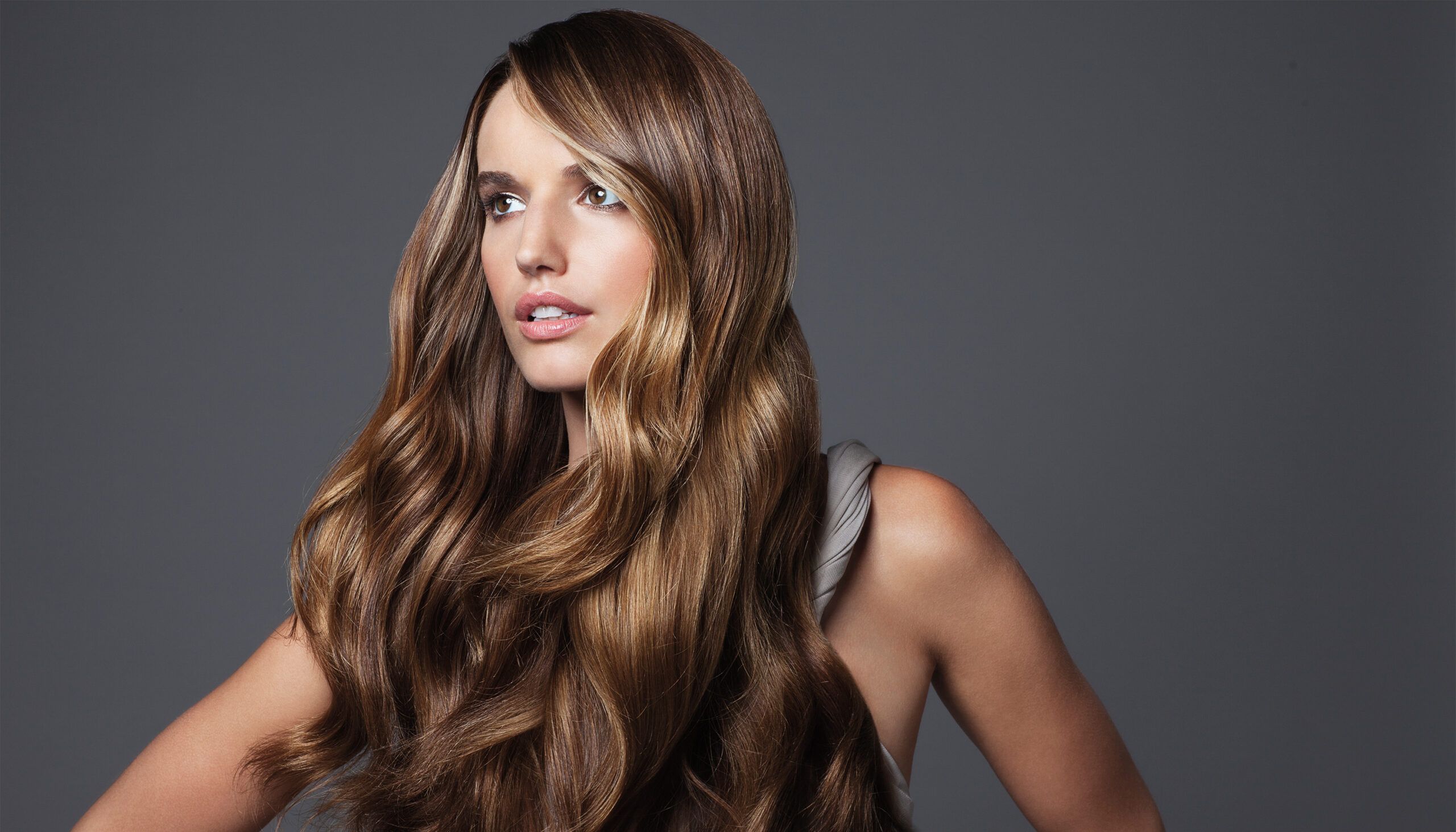 Sky High Roots: 6 Solutions for More Voluminous Hair