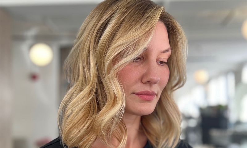 woman with baylage on short blonde hair