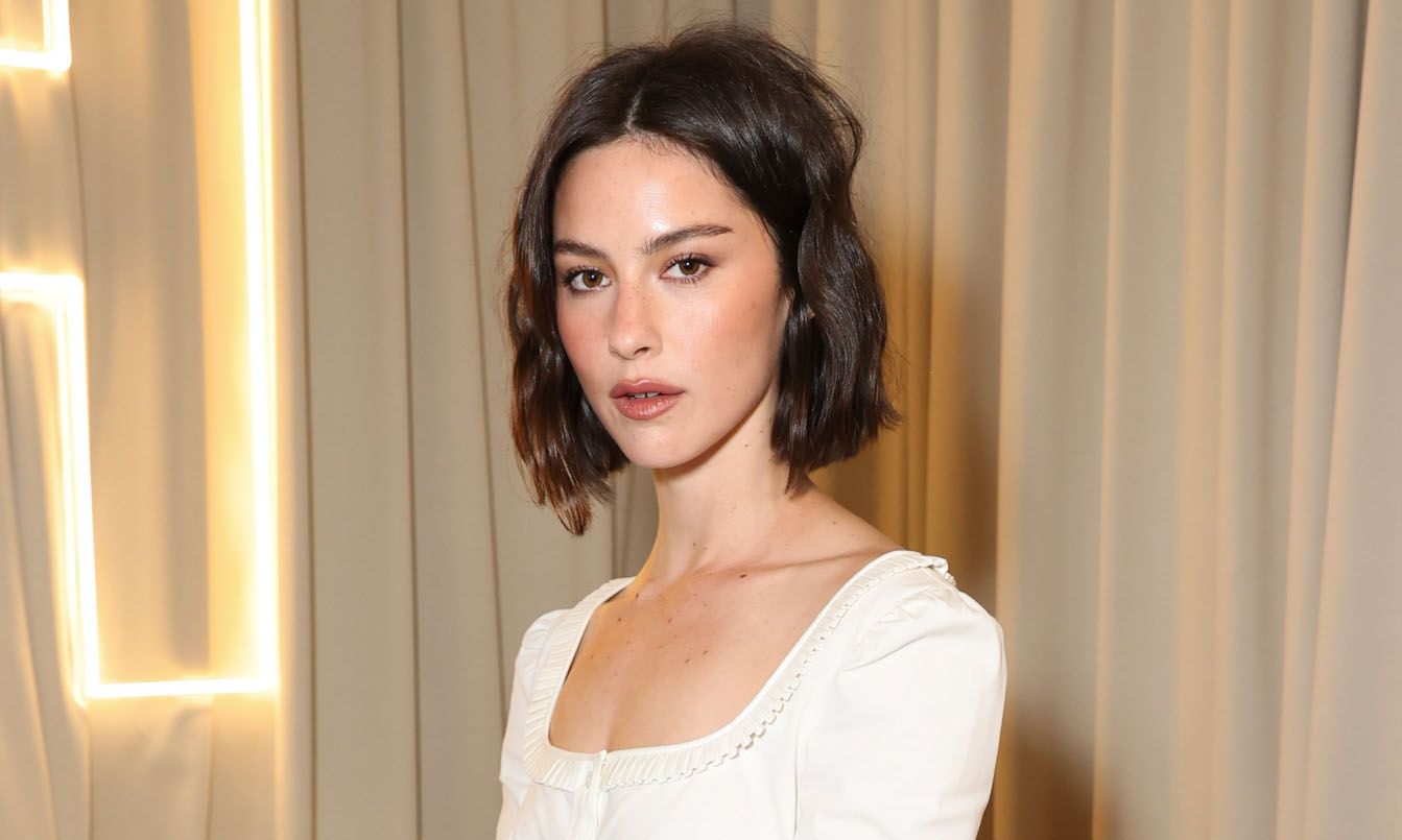 Gracie Abrams attends 'The Vinyl Lounge', Hourglass' takeover of the iconic Sounds of the Universe record store celebrating the launch of the summer complexion campaign, and the debut of their Global Brand Partner Gracie Abrams, on July 3, 2025 in London, England.