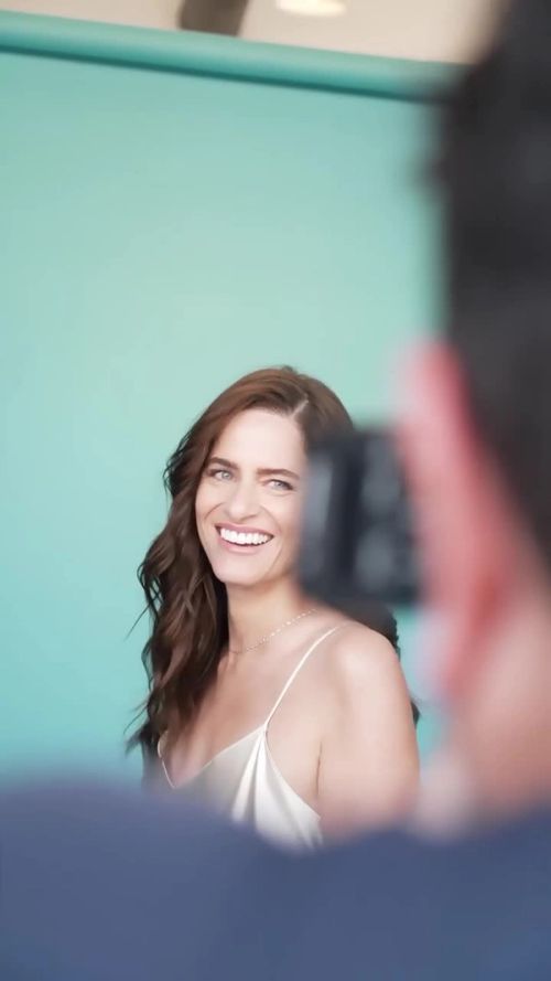 On Set With Amanda Peet