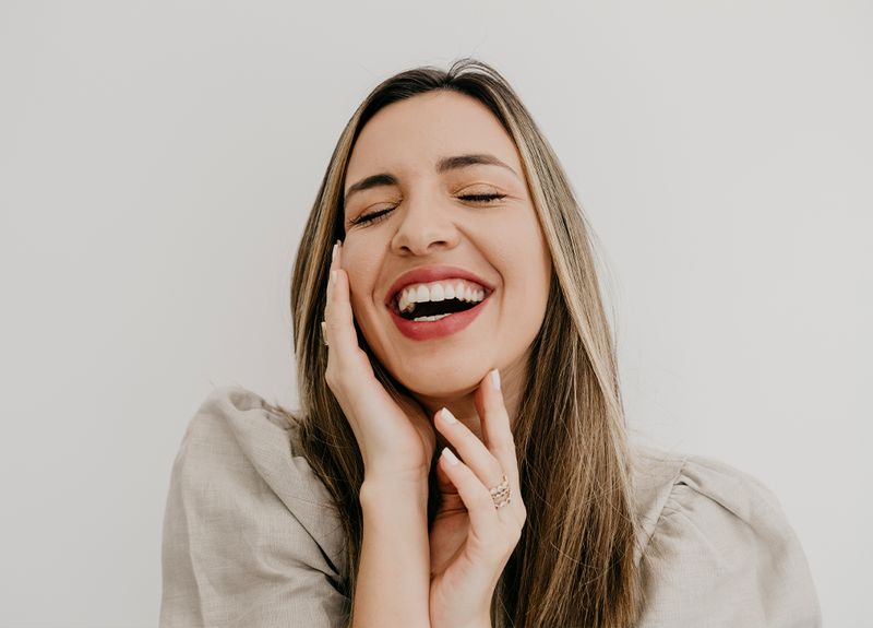 A Top Cosmetic Dentist Shows How Bleaching Impacts Different Shades of Teeth