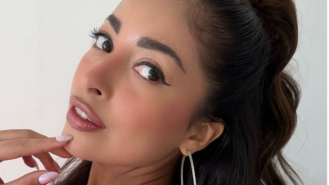 Wavy half-up and half-down hairstyle