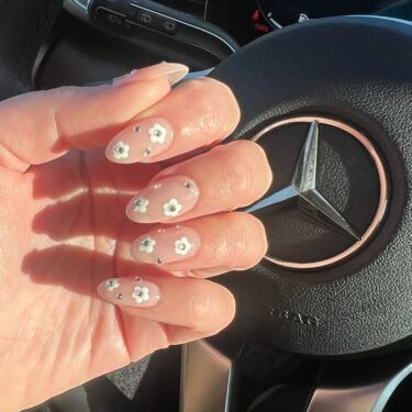 close-up of oval nails with daisy design